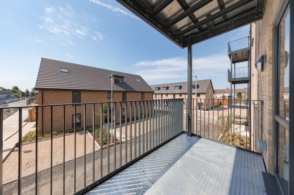 Basalt Court, Romford, Greater London — photo 1