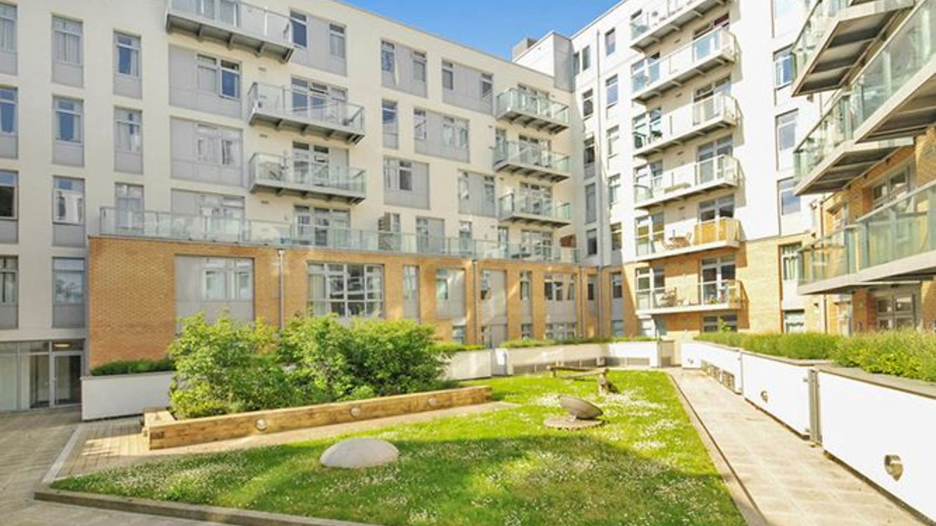 Iona Tower Apartments — photo 2