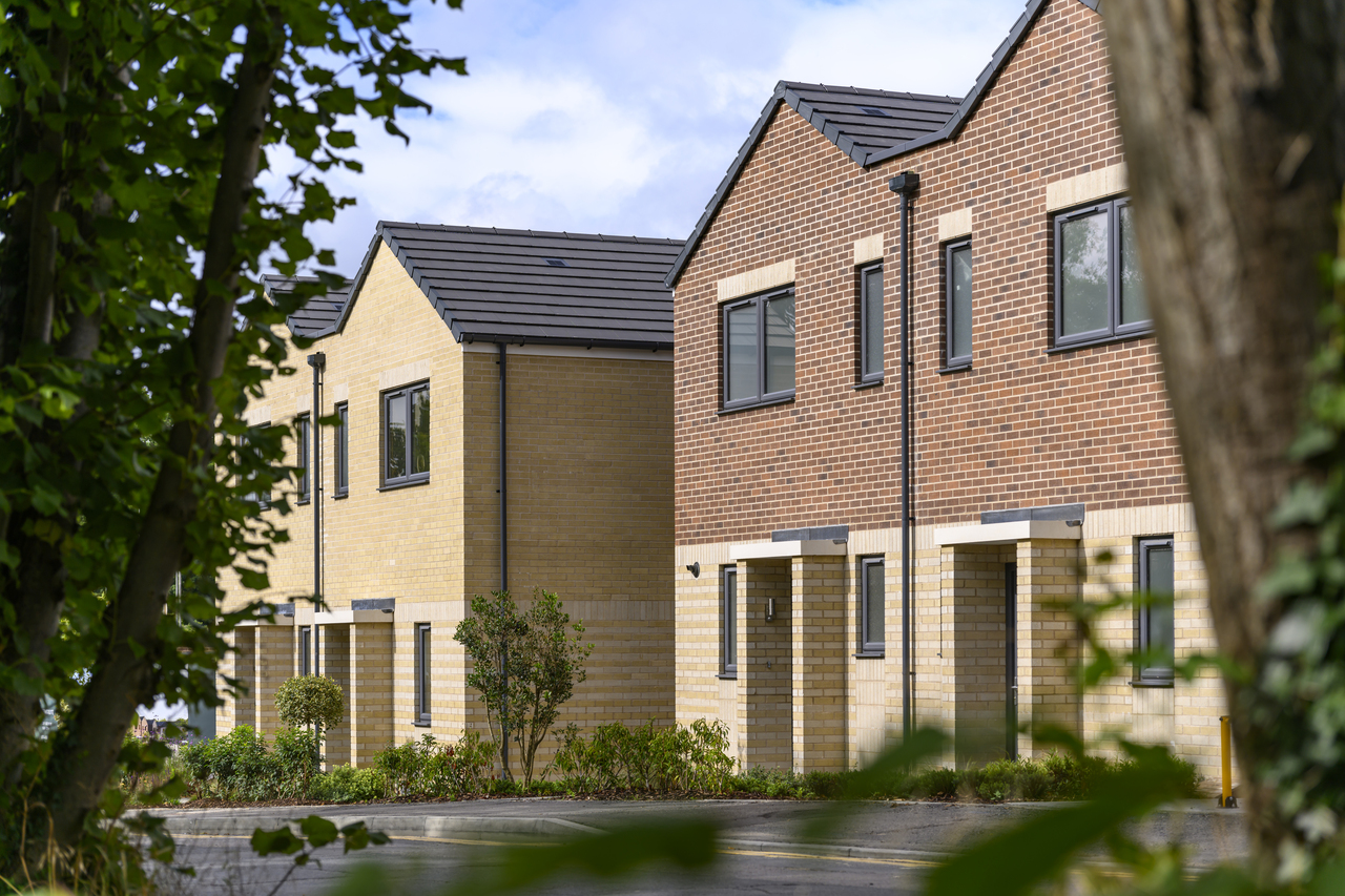 Coopers Hill, Bracknell, Berkshire — photo 1