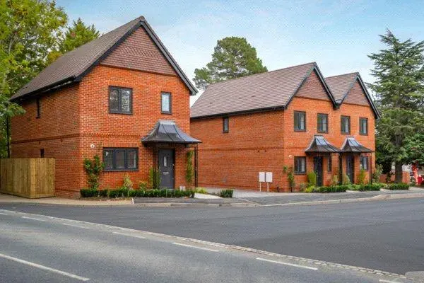 Alderhurst, photo 2