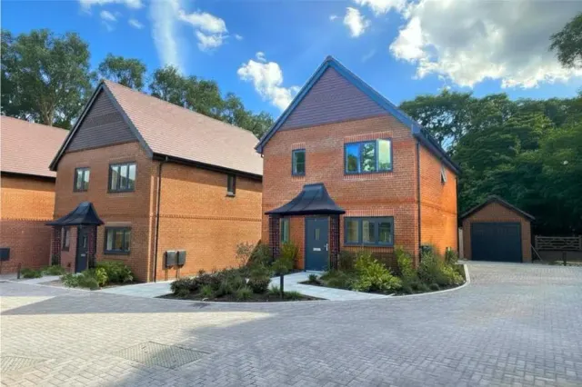 Alderhurst, photo 3