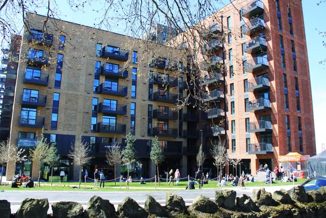 Apo Barking, Barking, Greater London — photo 1