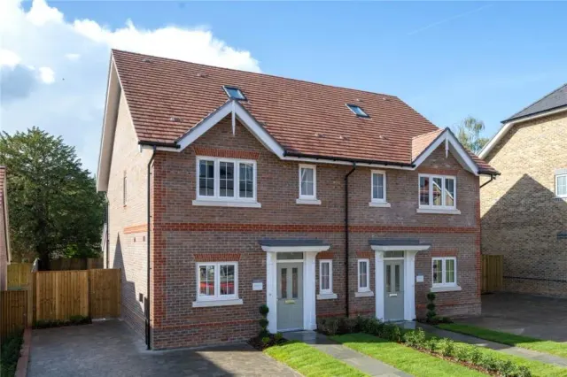 Ascot Oaks, Winkfield, Berkshire, photo 1