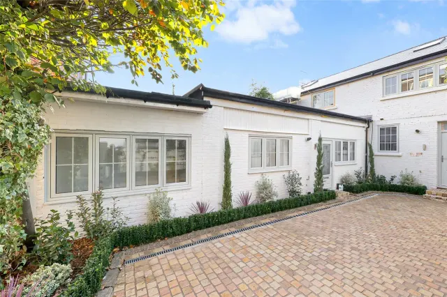 Avenir Court, photo 2
