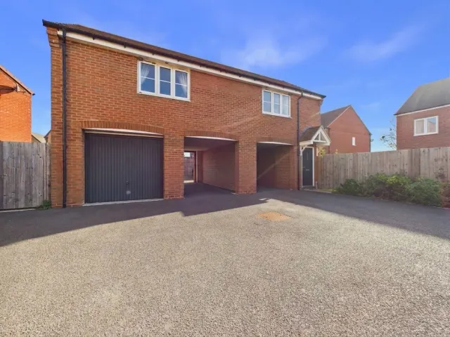 Blackthorn Walk, Huntsgrove, Gloucestershire, photo 1