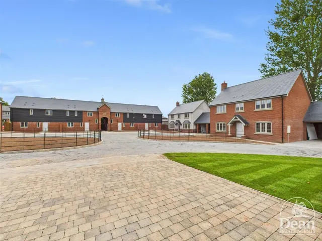 Cherry Tree Mews, photo 2