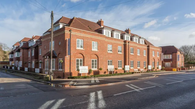 Chiltern Place, Amersham, Buckinghamshire, photo 1