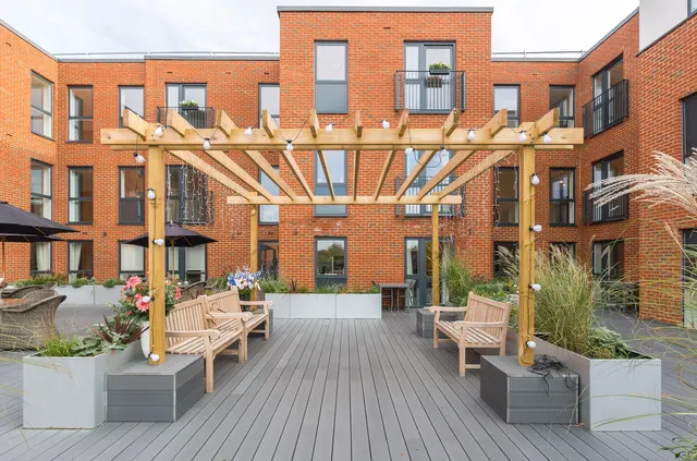 Holly Place, photo 2
