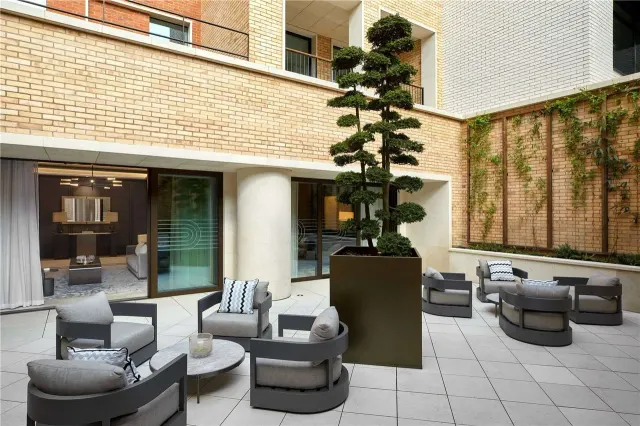 Knightsbridge Gate, photo 3