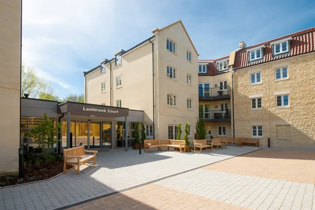 Lambrook Court, photo 3