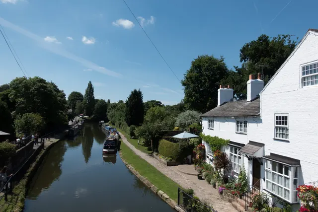 Lymm, photo 2