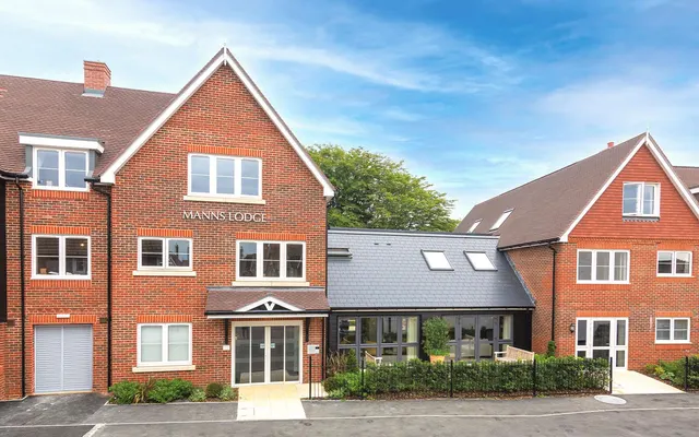 Manns Lodge, Cranleigh, Surrey, photo 1
