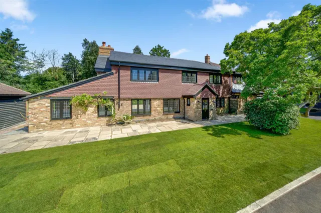 Paddock Grove, photo 2