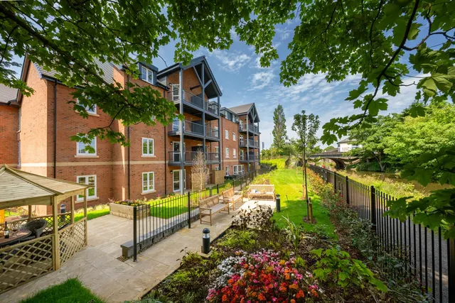 Poppy Grange, photo 3