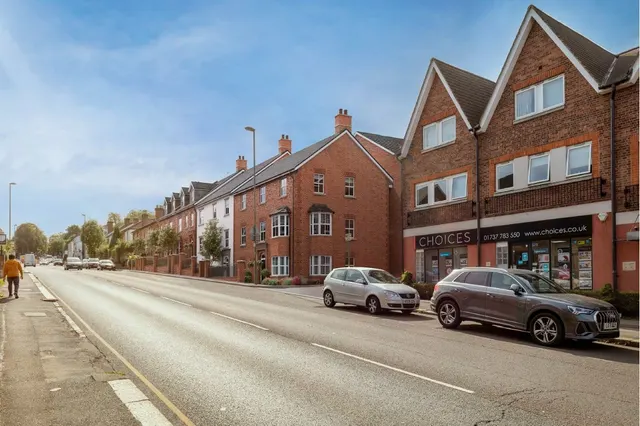 Redhill, photo 3