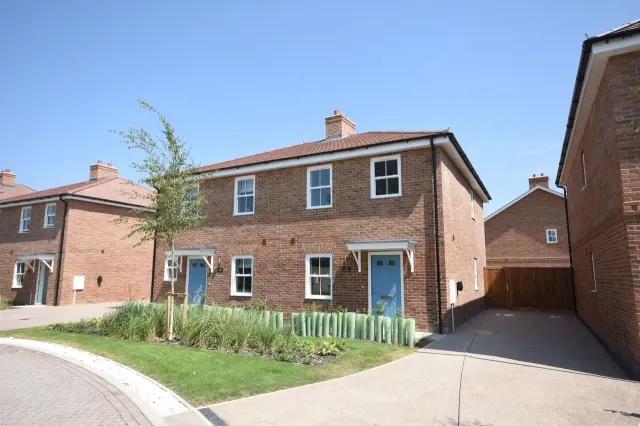 Small Acres, photo 3