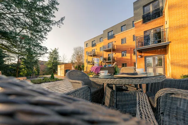 Springs Court, photo 2