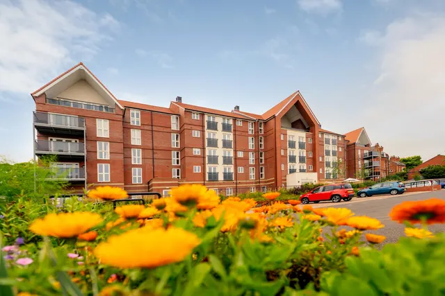 Sycamore Court, photo 2