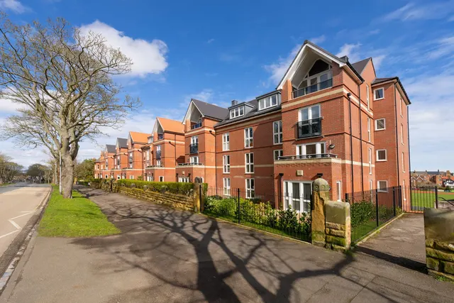 Sycamore Court, photo 3