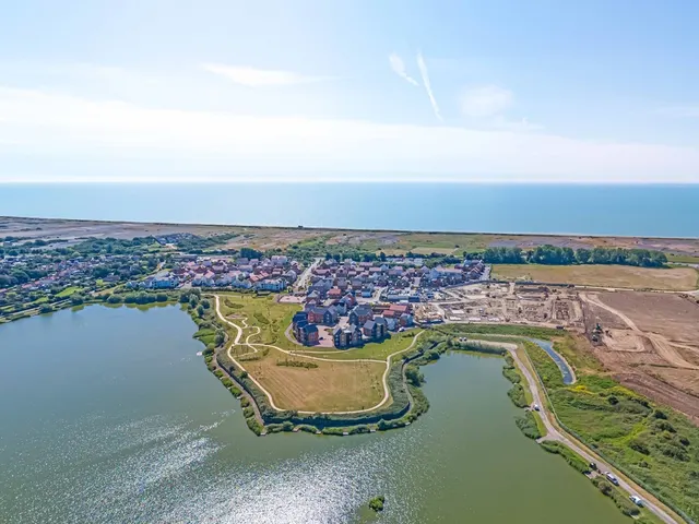 Martello Lakes, Hythe, Kent — photo 1