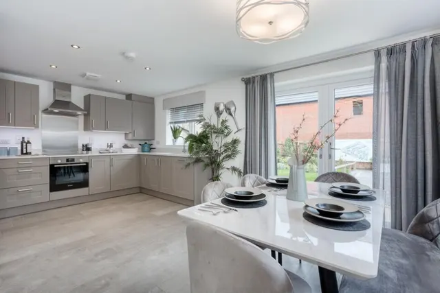 Pippins Place, East Malling, Kent — photo 1