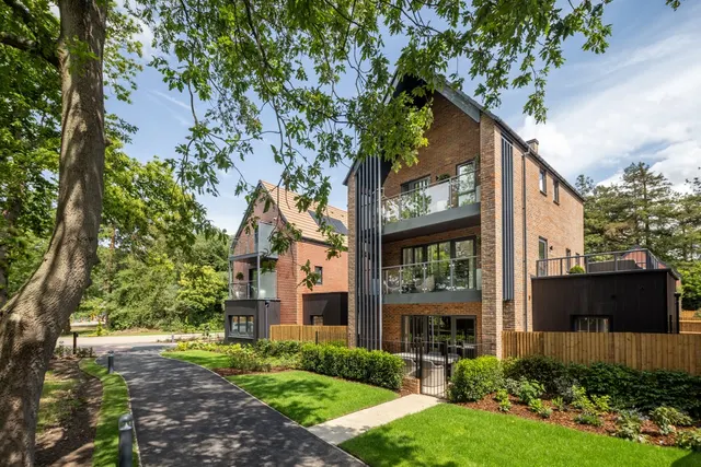 Brooklands Grove, photo 2