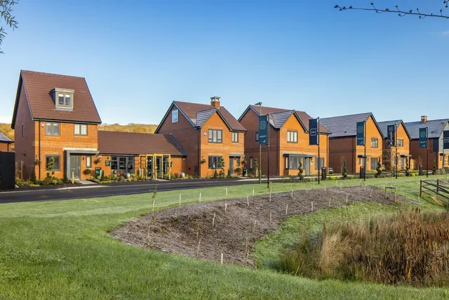 Furzefield (Mowbray Village), Horsham, West Sussex, photo 2