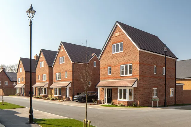 Langley Court, Beckenham, Kent — photo 1