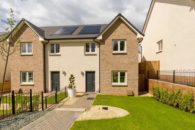 Oakwood Edge, Mayfield, Dalkeith, Midlothian — photo 1