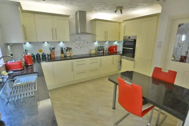 Silverwood Close, Wimborne, BH21, photo 3