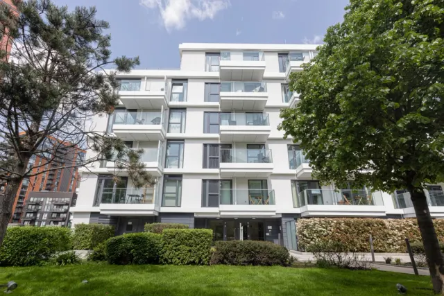 Wandsworth Road, Nine Elms, SW8, photo 1