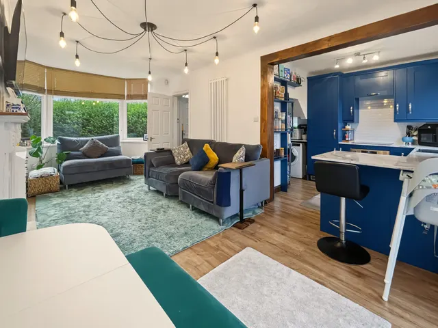Heywood Road, Prestwich, M25, photo 2