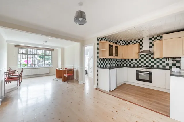 29 Danemead Grove, Northolt, photo 1