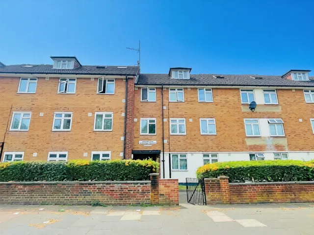 Horsenden Lane North, Greenford, UB6, photo 1