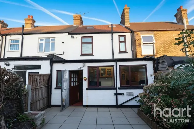 Cumberland Road, London, E13, photo 2