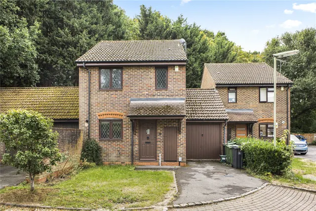 Cottesloe Close, Bisley, GU24, photo 1
