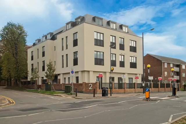 Roxborough Avenue, Harrow on the Hill, HA1, photo 1