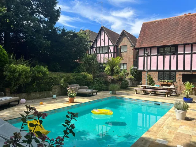 Nursery Road, Loughton, IG10, photo 2