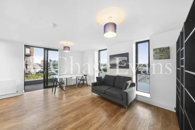 Connaught Heights, 2 Agnes George Walk, Royal Docks, London, E16, photo 1