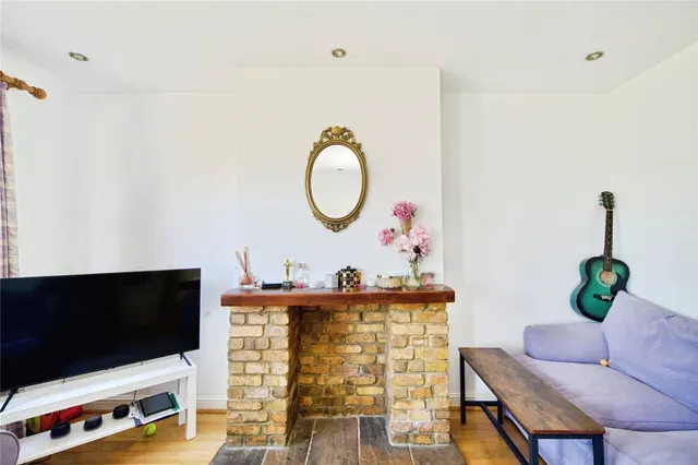 Clitterhouse Road, London, NW2, photo 3