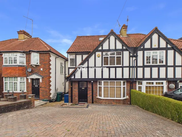Farm Road, Edgware, photo 1