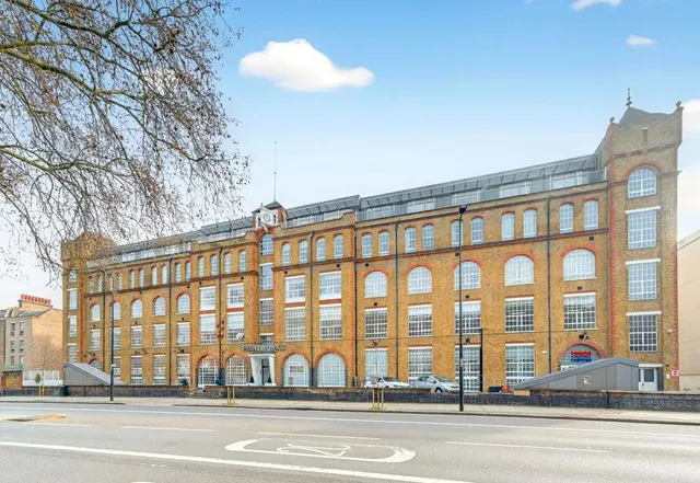 Clapham Road, London, SW9, photo 1