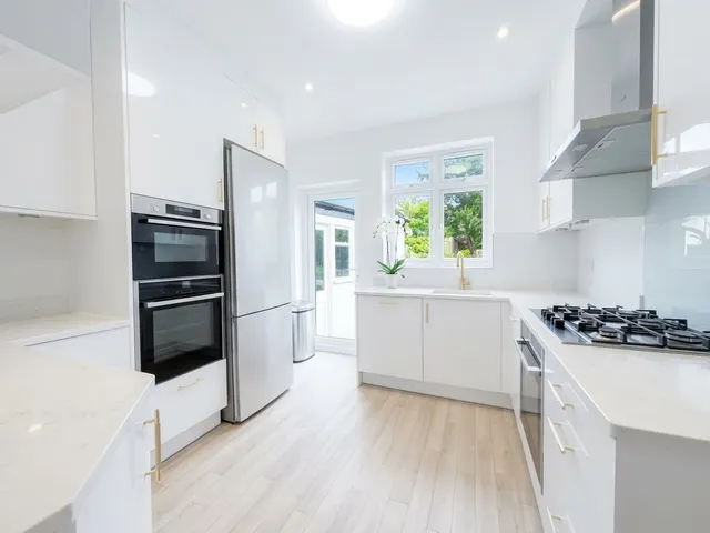 Friars Avenue, N20, photo 1