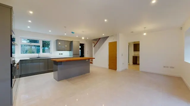 The Droveway, St. Margarets Bay, CT15, photo 3