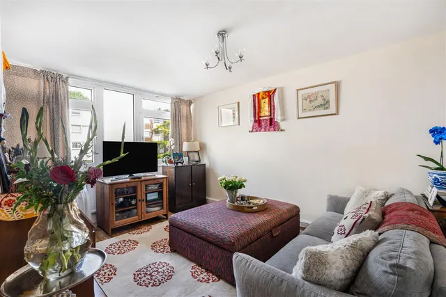 Ainsworth Close, London, NW2, photo 1