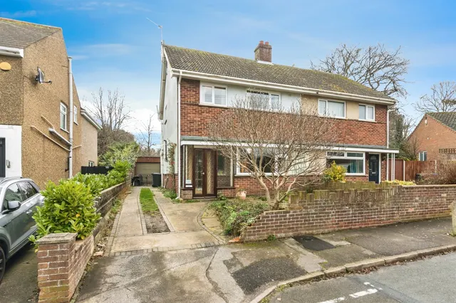 Laurel Road, Lowestoft, photo 1