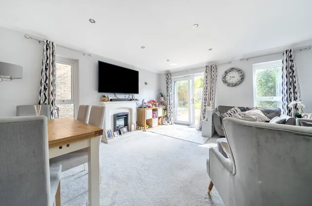 Miller Road, Guildford, GU4, photo 3