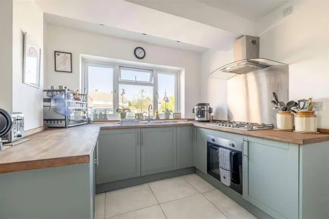 Photo 3 — Hanley Close, Windsor, Berkshire, SL4 5QZ
