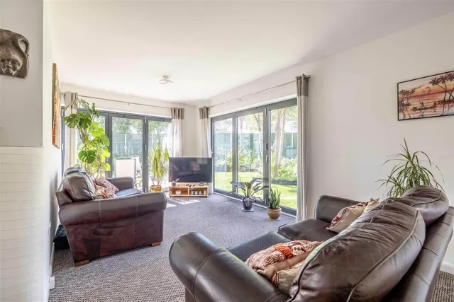 Photo 2 — Hanley Close, Windsor, Berkshire, SL4 5QZ