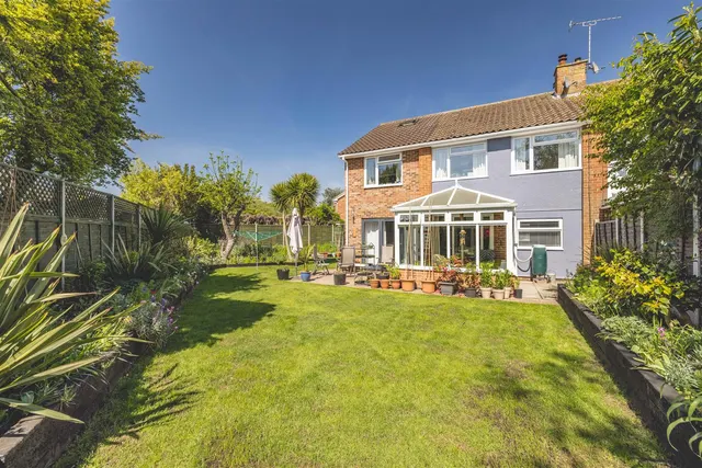 Hanley Close, Windsor, Berkshire, SL4 5QZ, photo 1